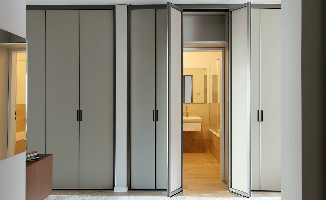 brillant interiors Interior Designer Berlin Mitte Private Rooms … behind two doors the gust bathroom is hiding.