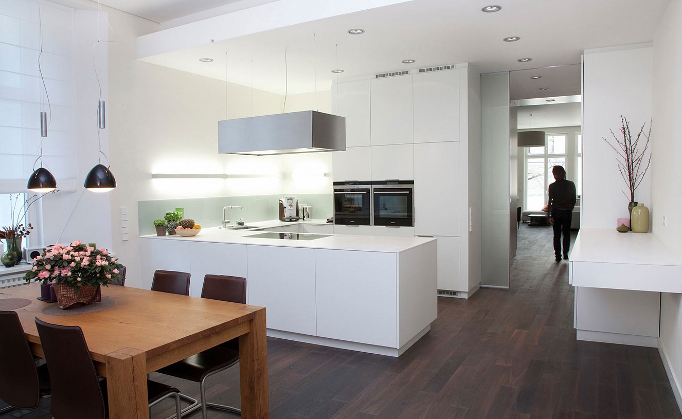 brillant interiors Innenarchitekt Berlin Mitte private Räume Neues im Altbau … im Anschluss die Küche für professionelle Menus.